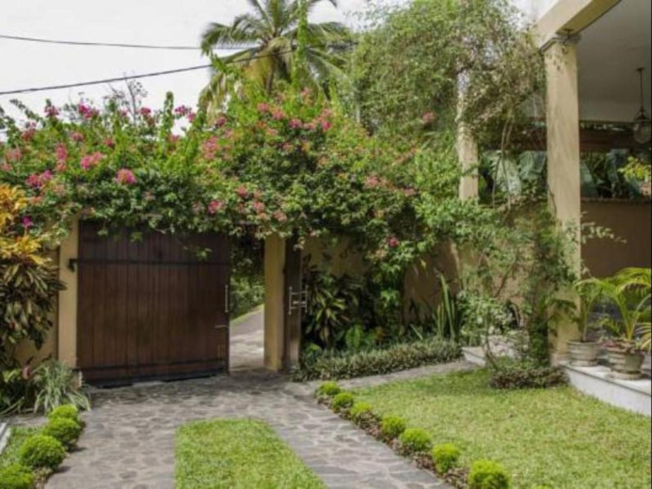 Villa Tara Hikkaduwa Exterior photo